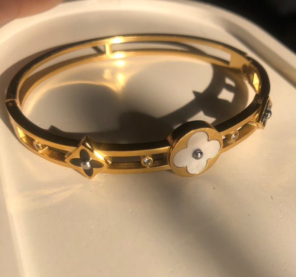 Premium LV Gold Bracelet